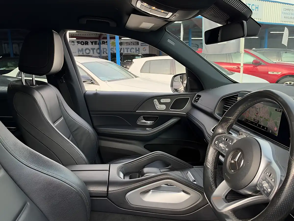 Used 2019 Mercedes-Benz Gle AMG Line White - Interior and Exterior details 12