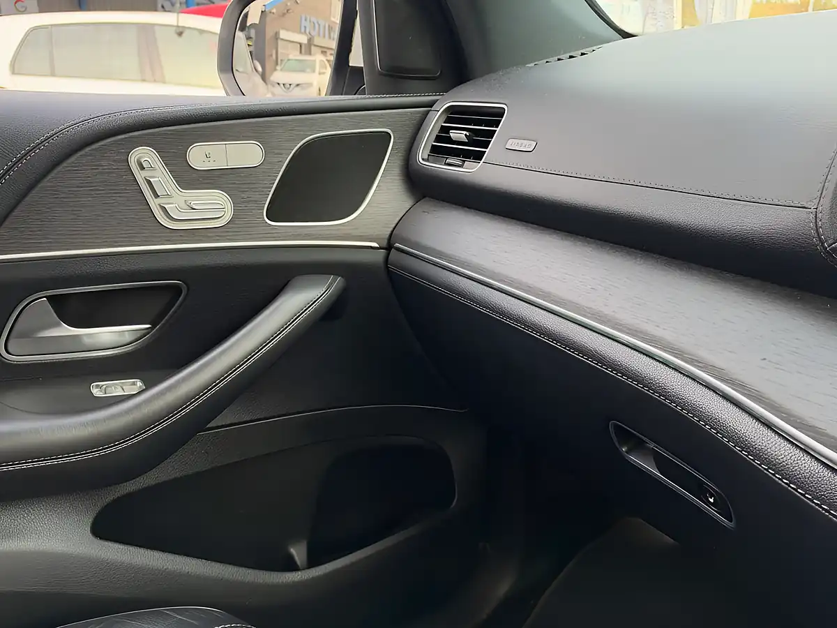 Used 2019 Mercedes-Benz Gle AMG Line White - Interior and Exterior details 15
