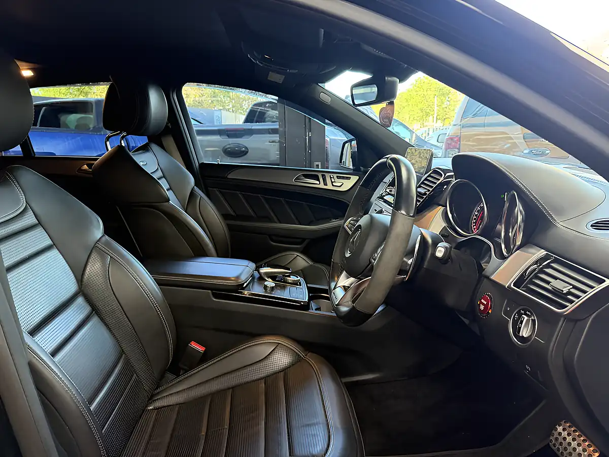 Used 2019 Mercedes-Benz Gle-Class Night Edition Black - Interior and Exterior details 9