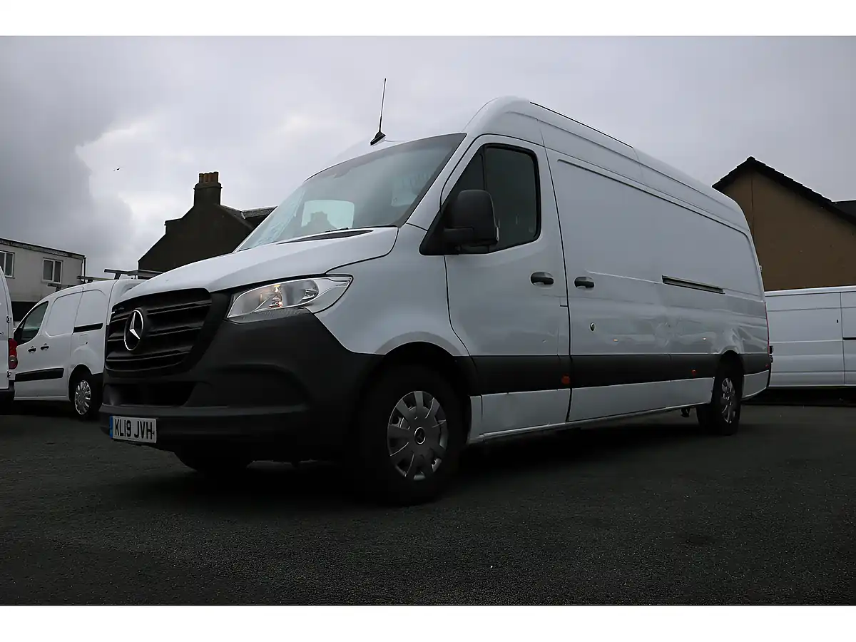 Used 2019 Mercedes-Benz Sprinter 314 Lwb White - Interior and Exterior details 4