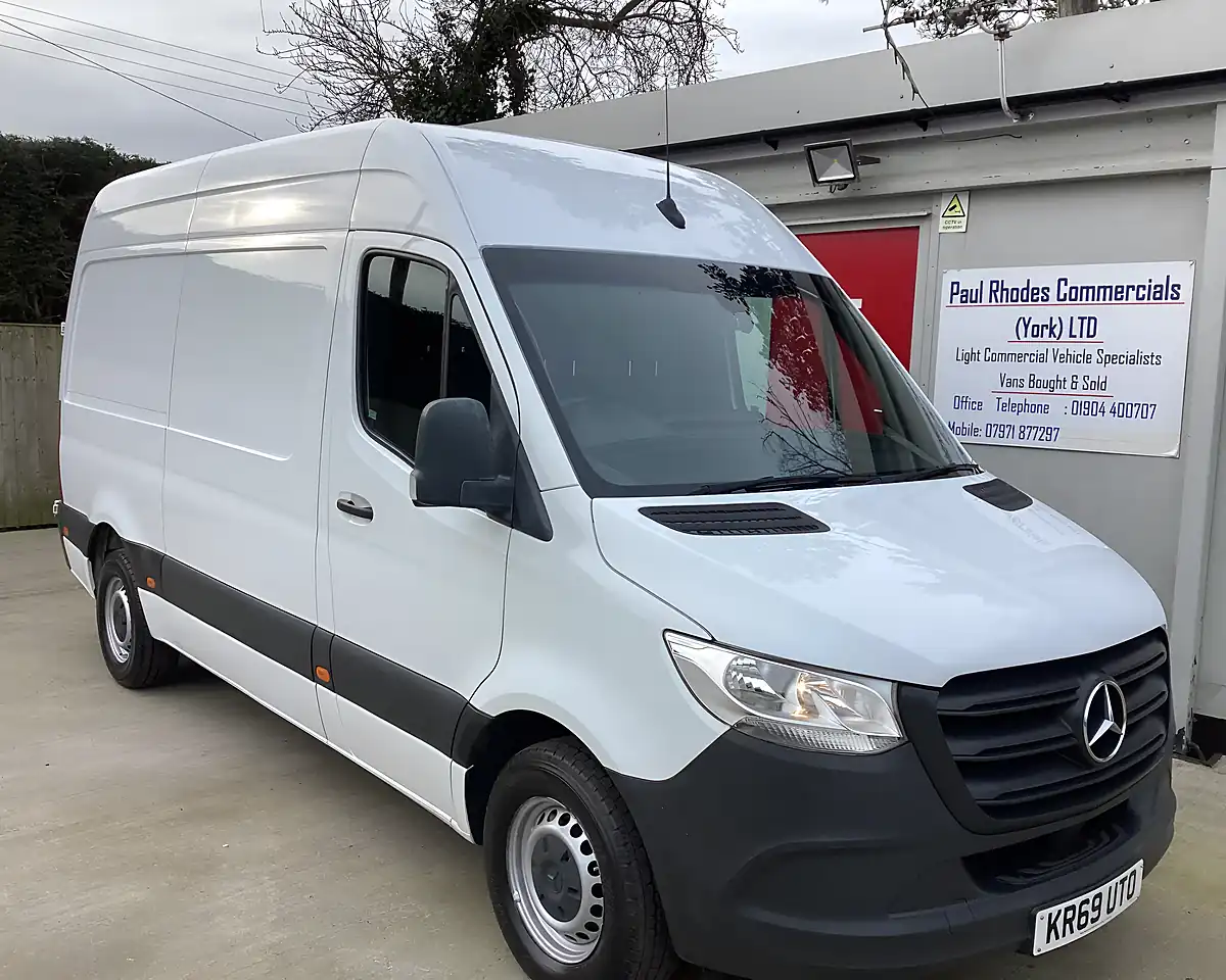 Used 2019 Mercedes-Benz Sprinter 316 Mwb White - Interior and Exterior details 14