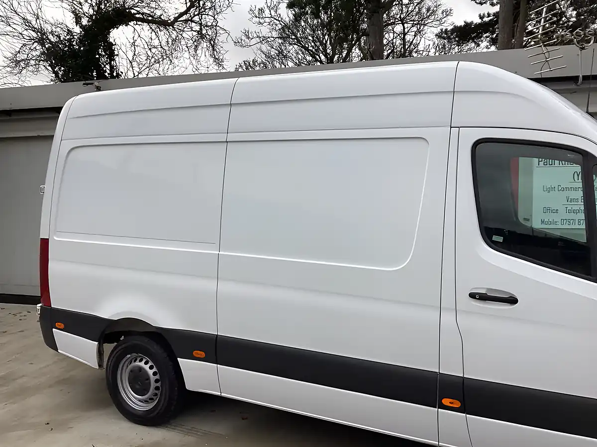 Used 2019 Mercedes-Benz Sprinter 316 Mwb White - Interior and Exterior details 8