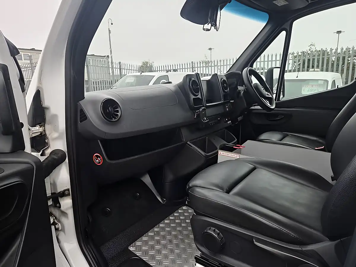 Used 2019 Mercedes-Benz Sprinter Ambulance White - Interior and Exterior details 9
