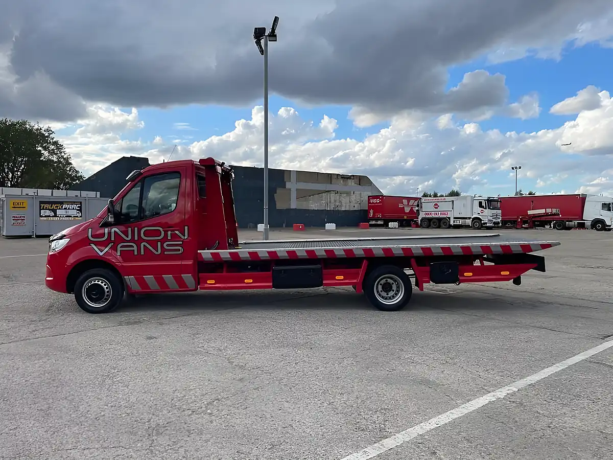 Used 2019 Mercedes-Benz Sprinter Chassis Cab Red - Interior and Exterior details 6