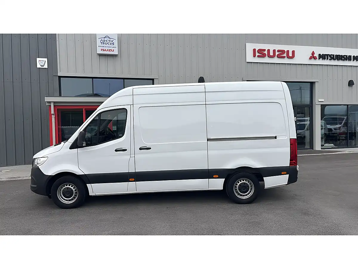 Used 2019 Mercedes-Benz Sprinter L2 White - Interior and Exterior details 6