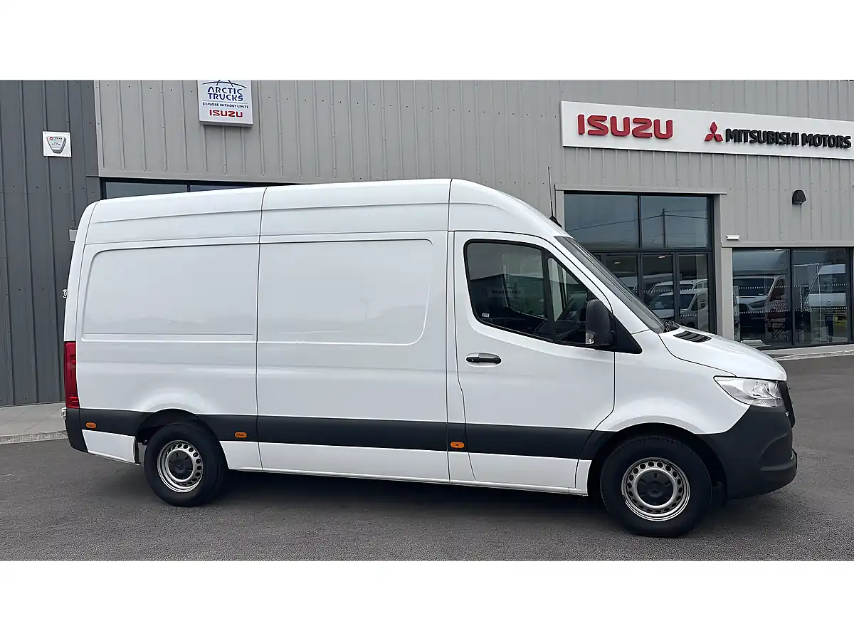 Used 2019 Mercedes-Benz Sprinter L2 White - Interior and Exterior details 8
