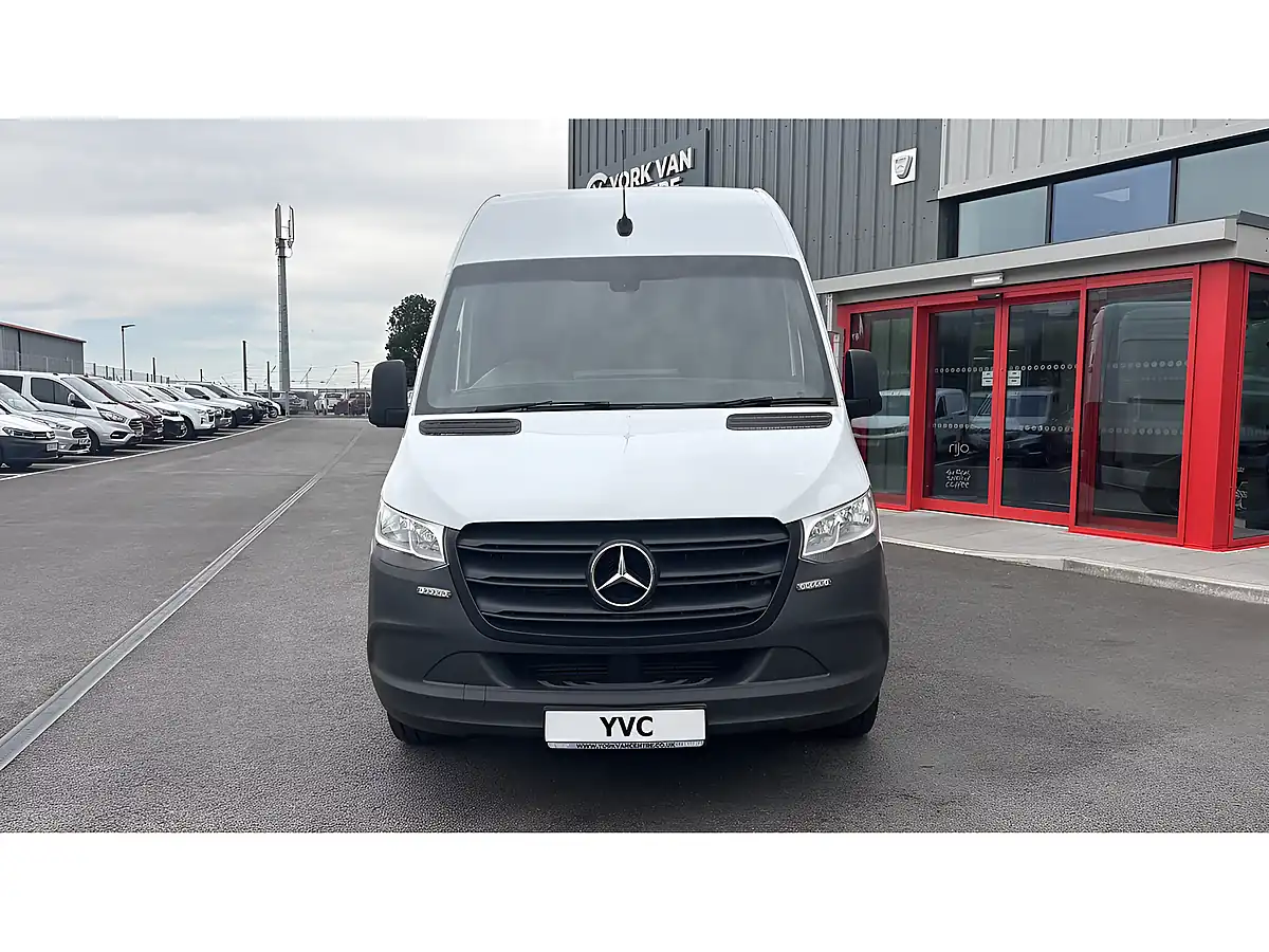 Used 2019 Mercedes-Benz Sprinter L2 White - Interior and Exterior details 9