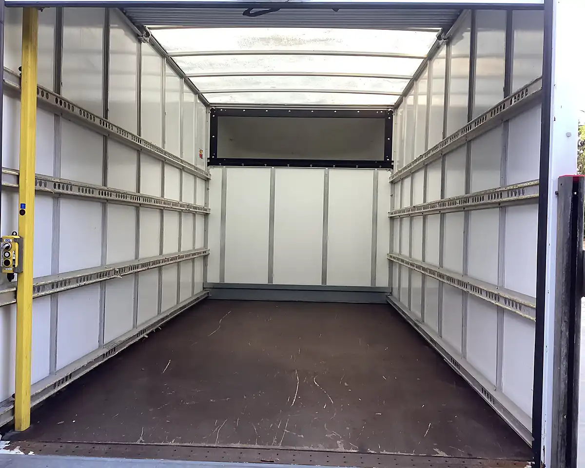 Used 2019 Mercedes-Benz Sprinter Luton White - Interior and Exterior details 16