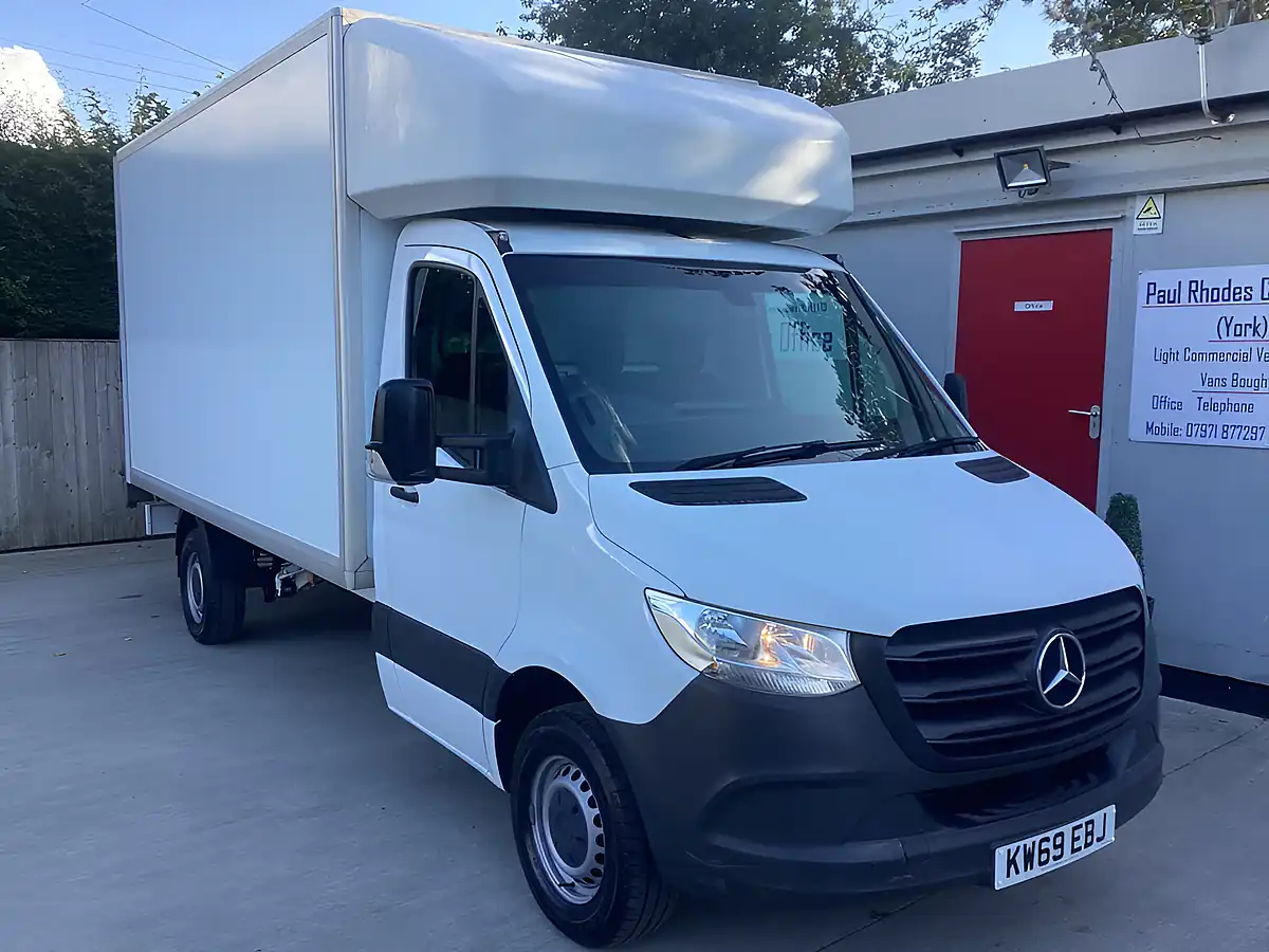 Used 2019 Mercedes-Benz Sprinter Luton White - Interior and Exterior details 2