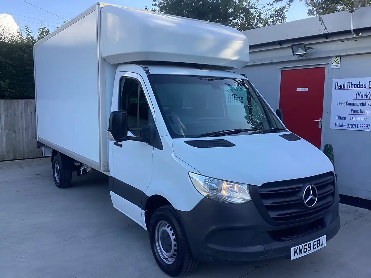 Used 2019 Mercedes-Benz Sprinter Luton White - Interior and Exterior details 3