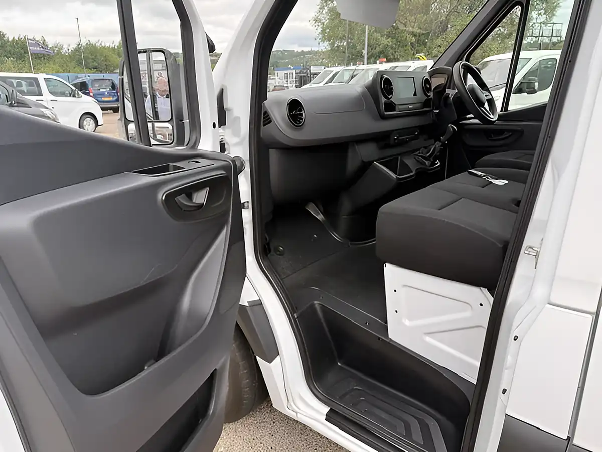 Used 2019 Mercedes-Benz Sprinter Premium White - Interior and Exterior details 13