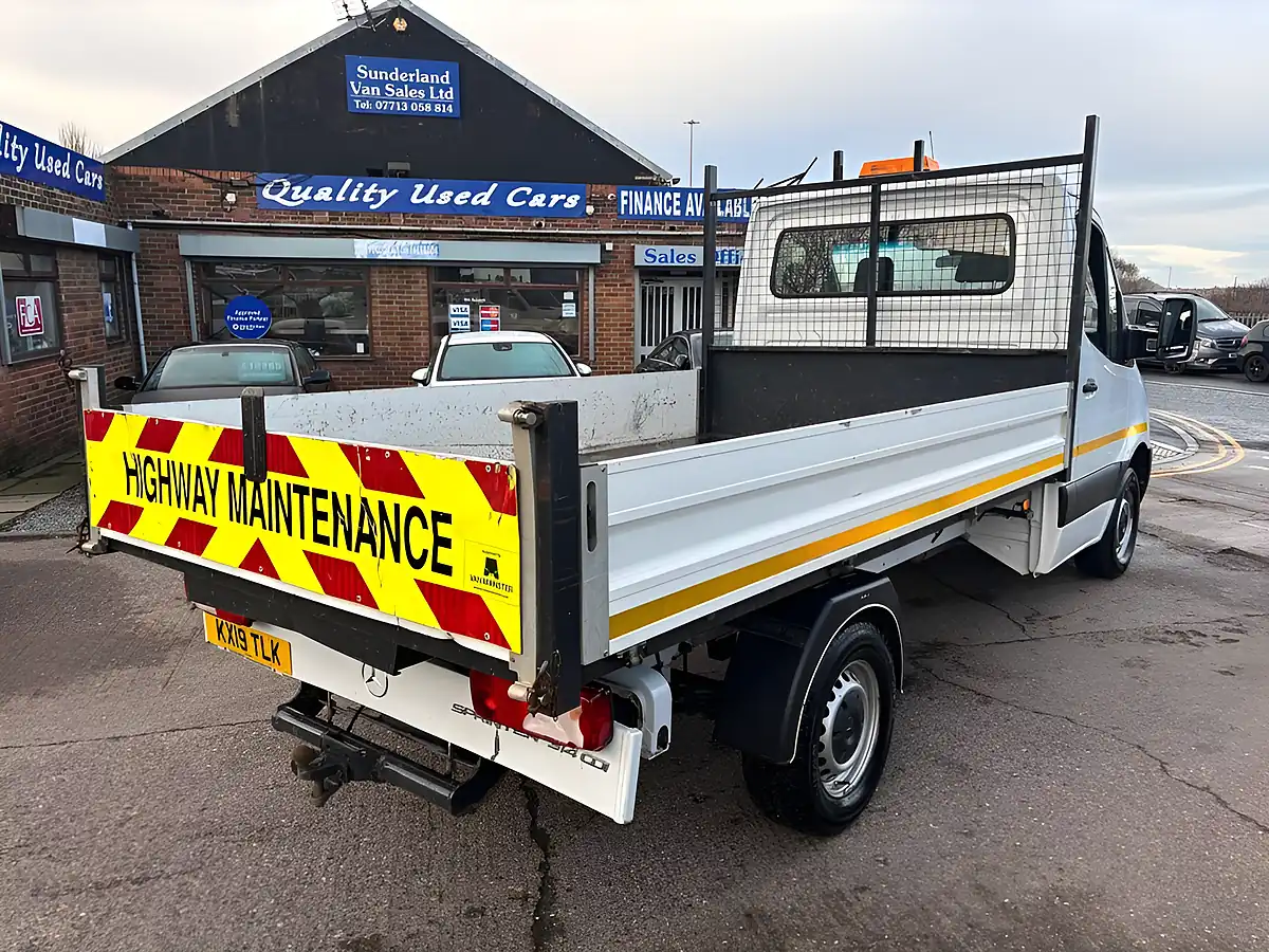 Used 2019 Mercedes-Benz Sprinter Tipper White - Interior and Exterior details 11