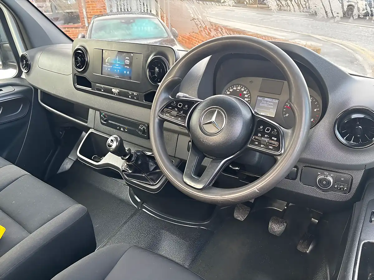 Used 2019 Mercedes-Benz Sprinter Tipper White - Interior and Exterior details 15
