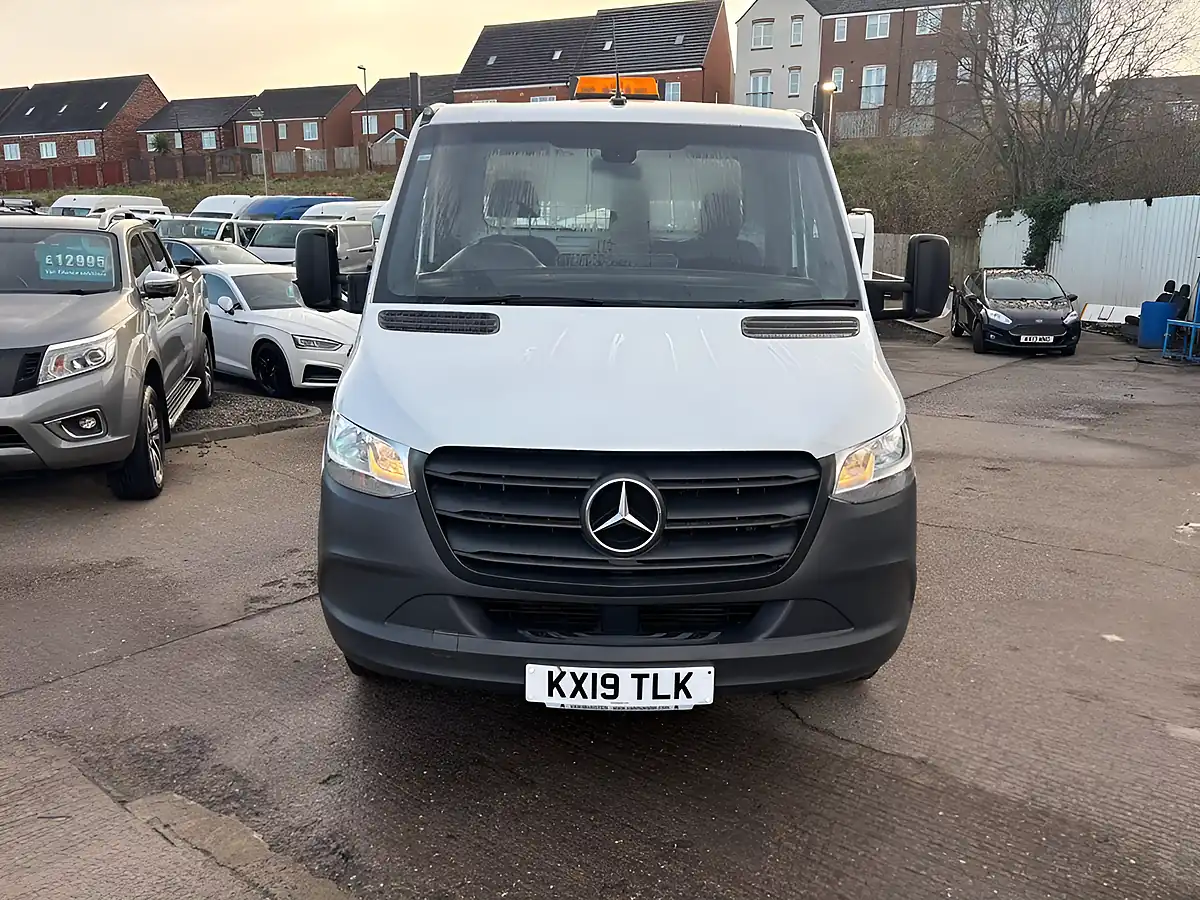 Used 2019 Mercedes-Benz Sprinter Tipper White - Interior and Exterior details 3
