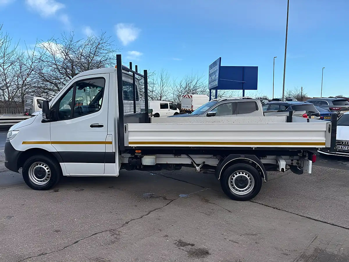 Used 2019 Mercedes-Benz Sprinter Tipper White - Interior and Exterior details 5