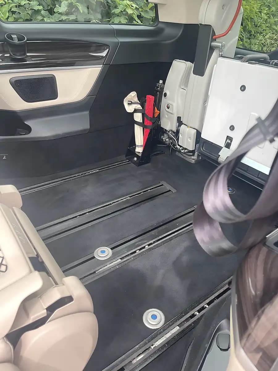 Used 2019 Mercedes-Benz V Class Sport Cavansite Blue Metallic - Interior and Exterior details 15