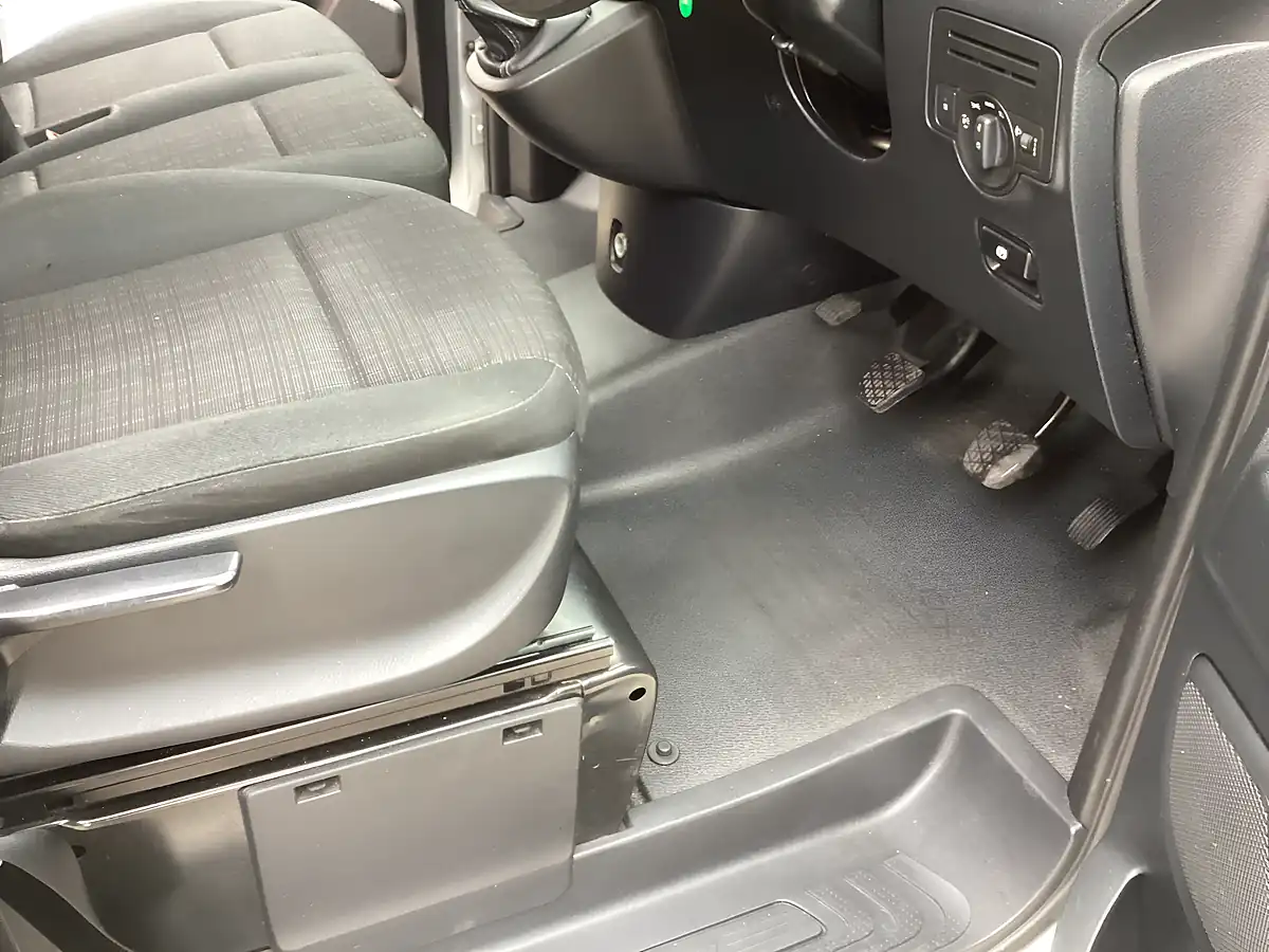 Used 2019 Mercedes-Benz Vito 114 Lwb Silver - Interior and Exterior details 20