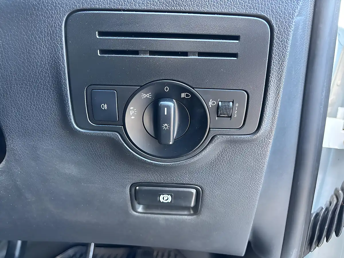 Used 2019 Mercedes-Benz Vito L2 White - Interior and Exterior details 14