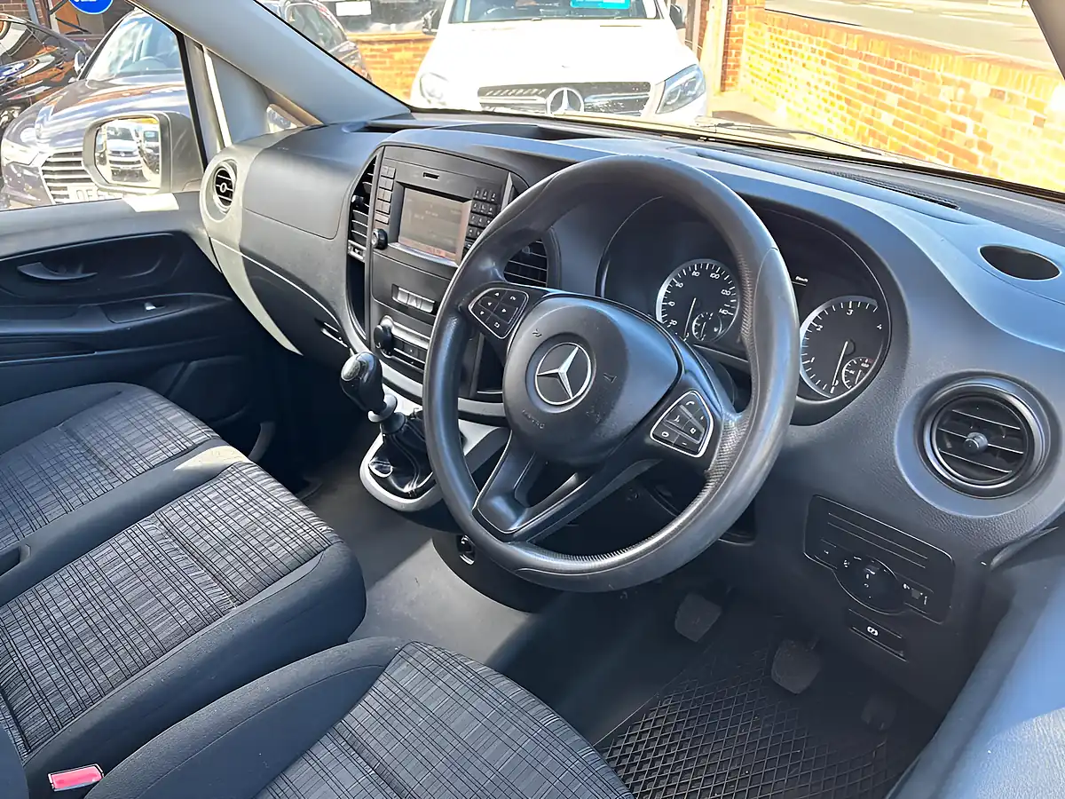 Used 2019 Mercedes-Benz Vito L2 White - Interior and Exterior details 9