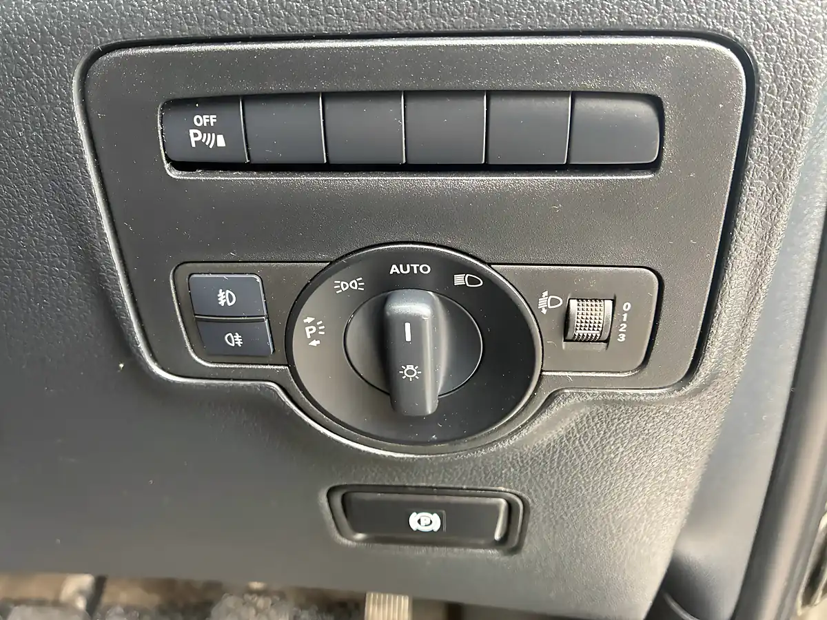 Used 2019 Mercedes-Benz Vito Progressive Silver - Interior and Exterior details 14