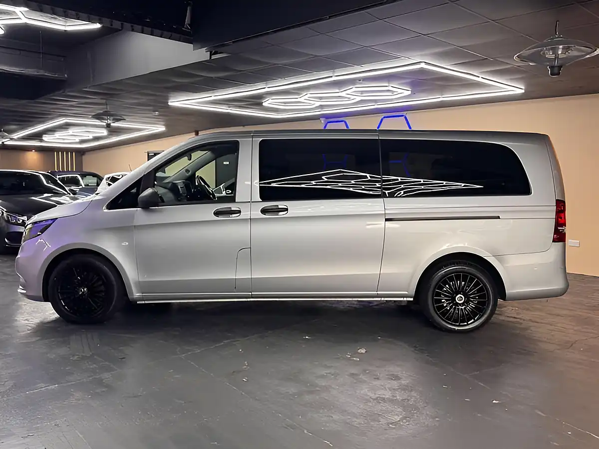 Used 2019 Mercedes-Benz Vito Select Silver - Interior and Exterior details 4
