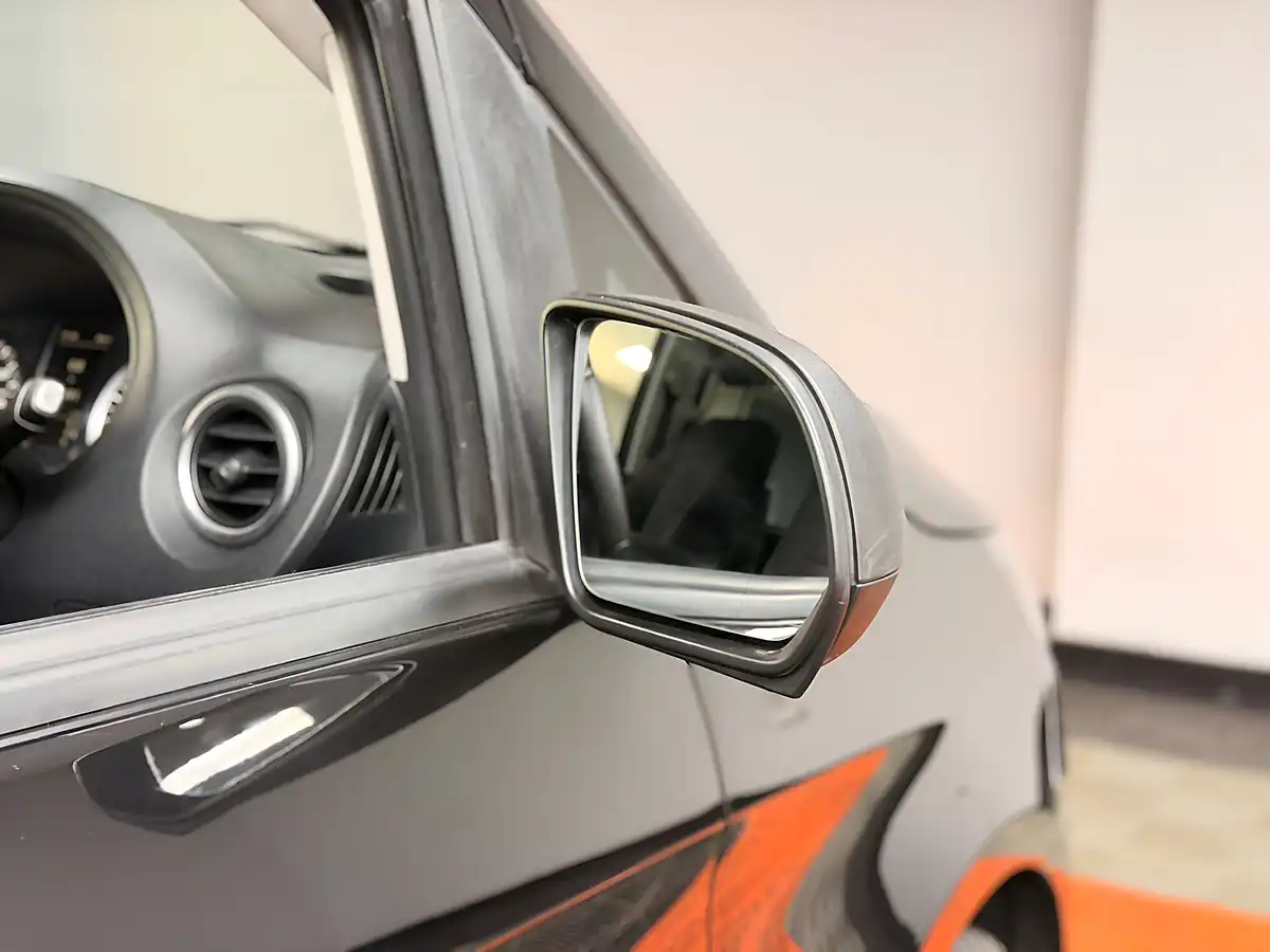 Used 2019 Mercedes-Benz Vito Sport Crew Van Obsidian Black - Interior and Exterior details 19