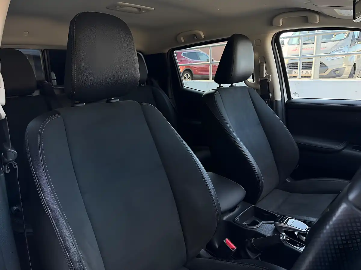 Used 2019 Mercedes-Benz X Class Power White - Interior and Exterior details 5