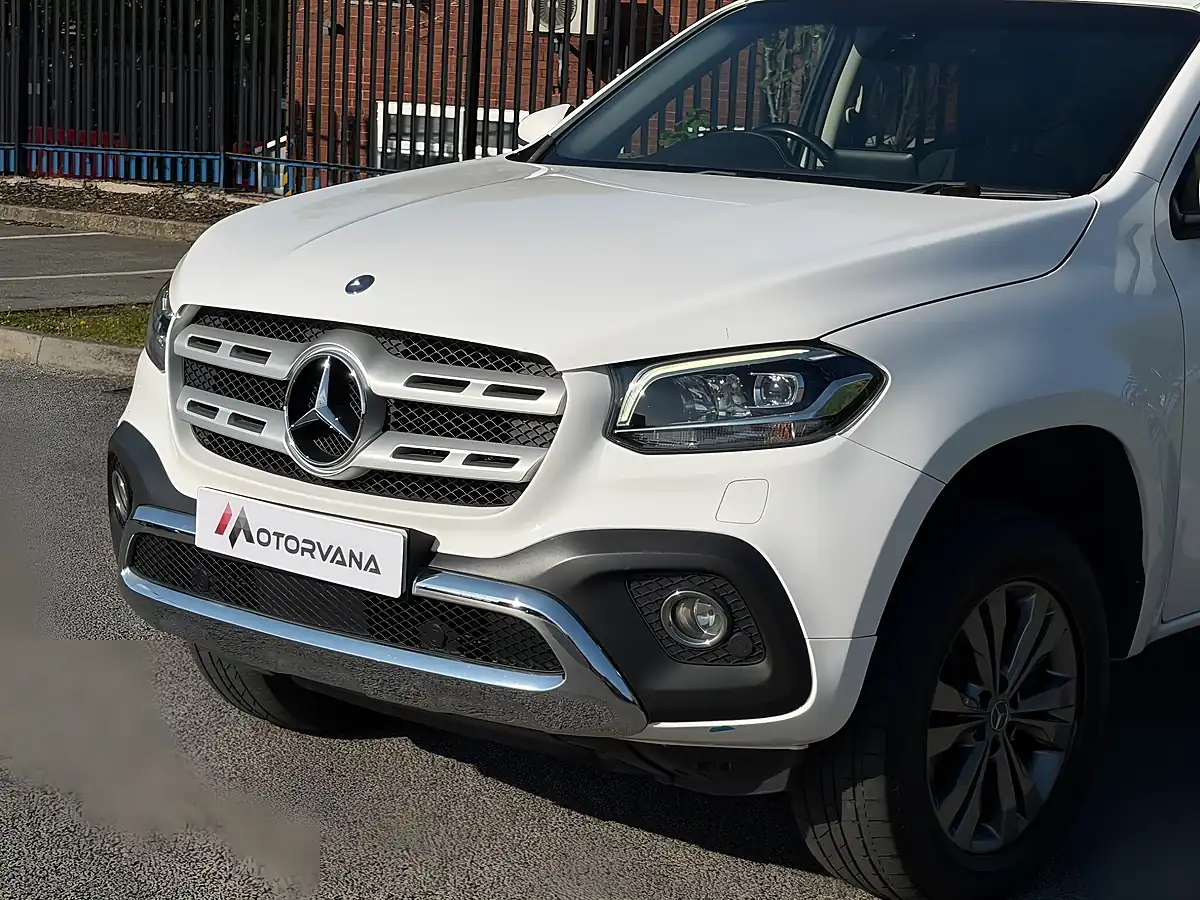 Used 2019 Mercedes-Benz X Class Power White - Interior and Exterior details 9