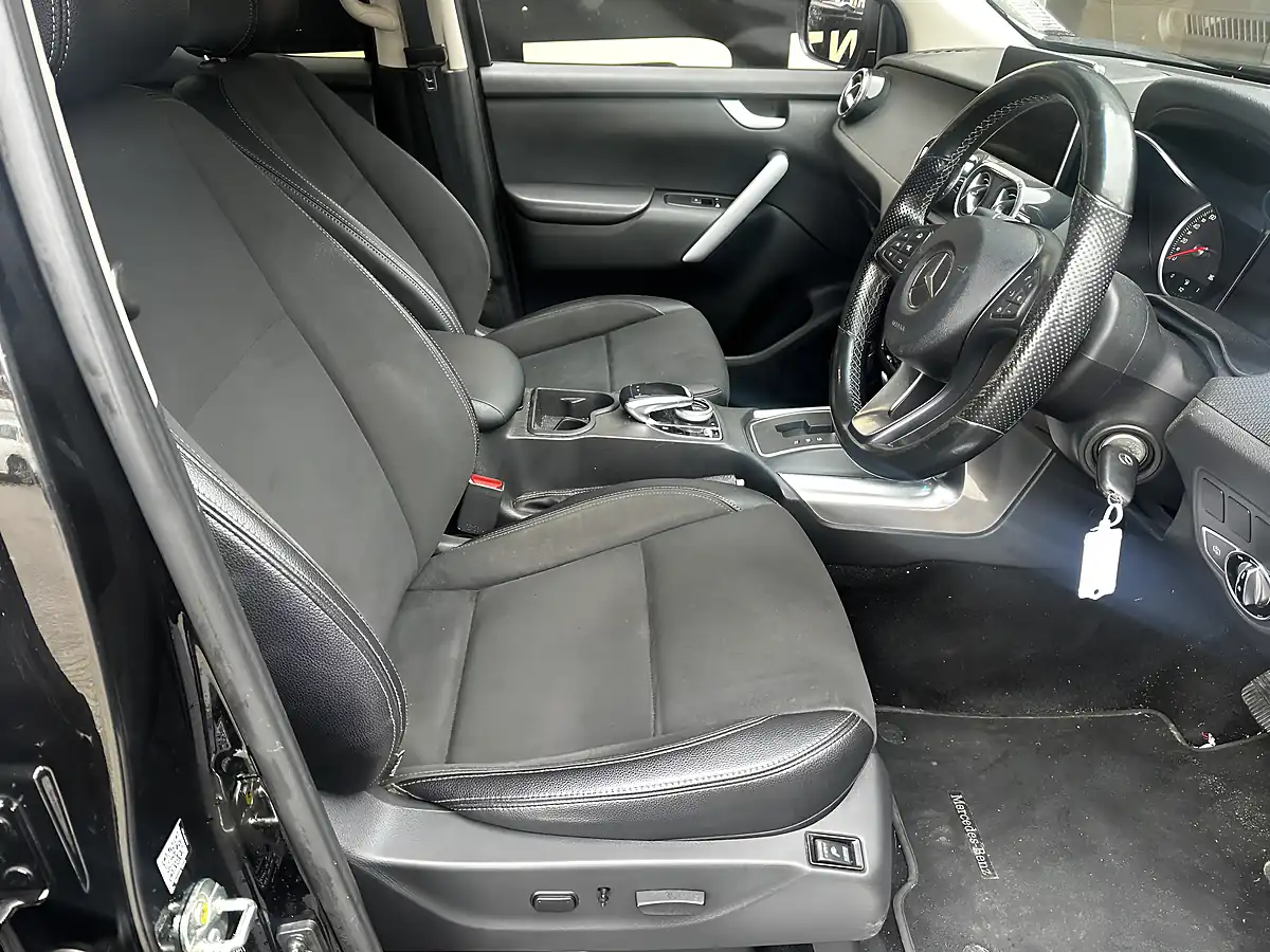 Used 2019 Mercedes-Benz X Class Progressive Kabara Black - Interior and Exterior details 4