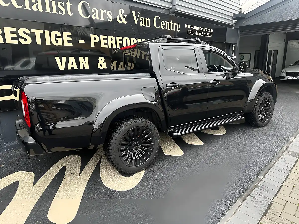 Used 2019 Mercedes-Benz X Class Progressive Kabara Black - Interior and Exterior details 6