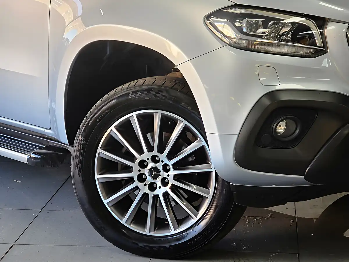 Used 2019 Mercedes-Benz X Class Progressive Silver - Interior and Exterior details 6