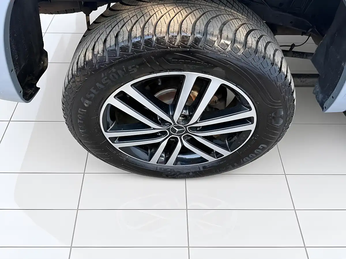Used 2019 Mercedes-Benz X Class Progressive Silver - Interior and Exterior details 12