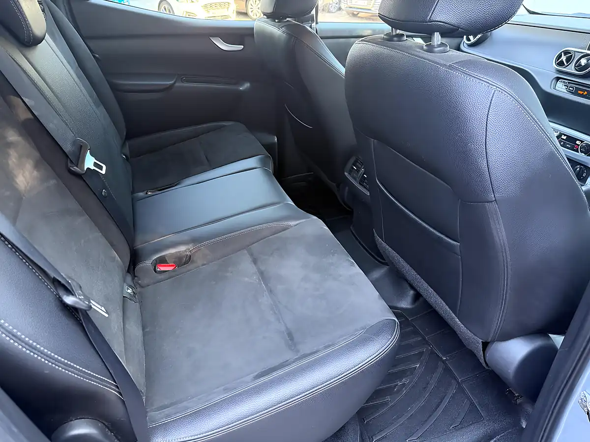 Used 2019 Mercedes-Benz X Class Progressive Silver - Interior and Exterior details 16