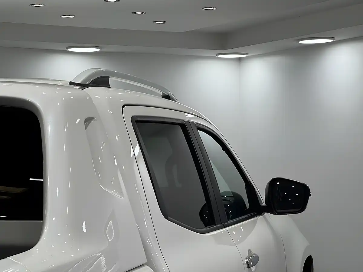 Used 2019 Mercedes-Benz X Class Progressive White - Interior and Exterior details 12