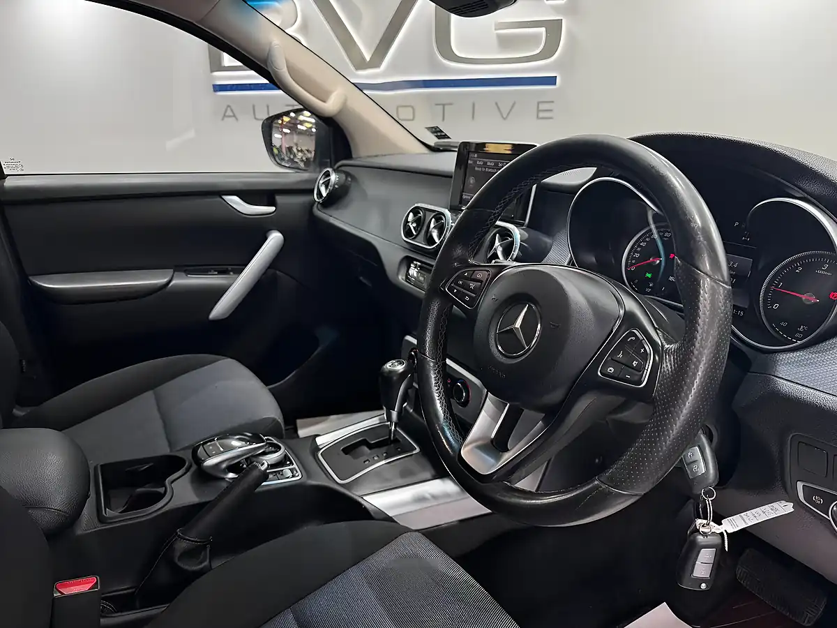 Used 2019 Mercedes-Benz X Class Progressive White - Interior and Exterior details 13