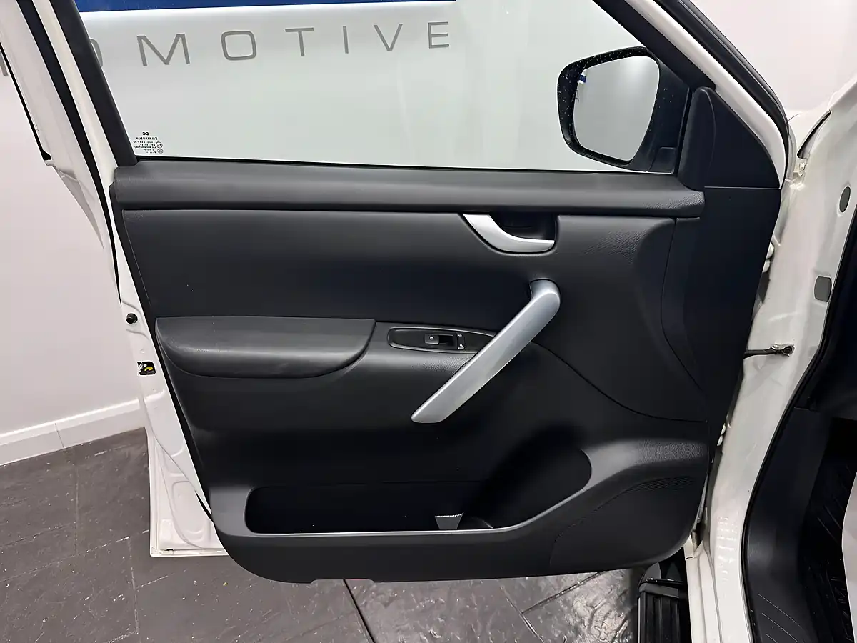 Used 2019 Mercedes-Benz X Class Progressive White - Interior and Exterior details 15
