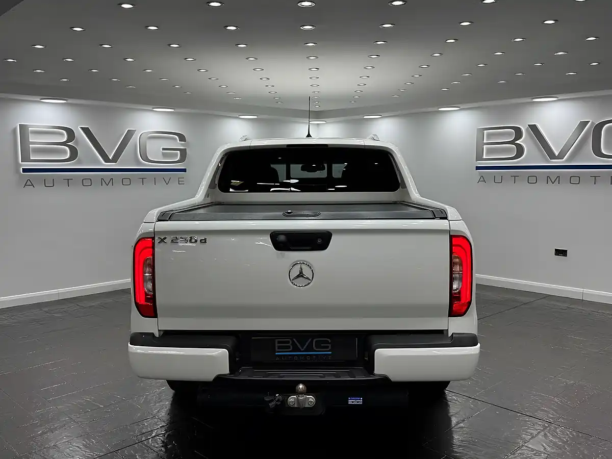 Used 2019 Mercedes-Benz X Class Progressive White - Interior and Exterior details 9