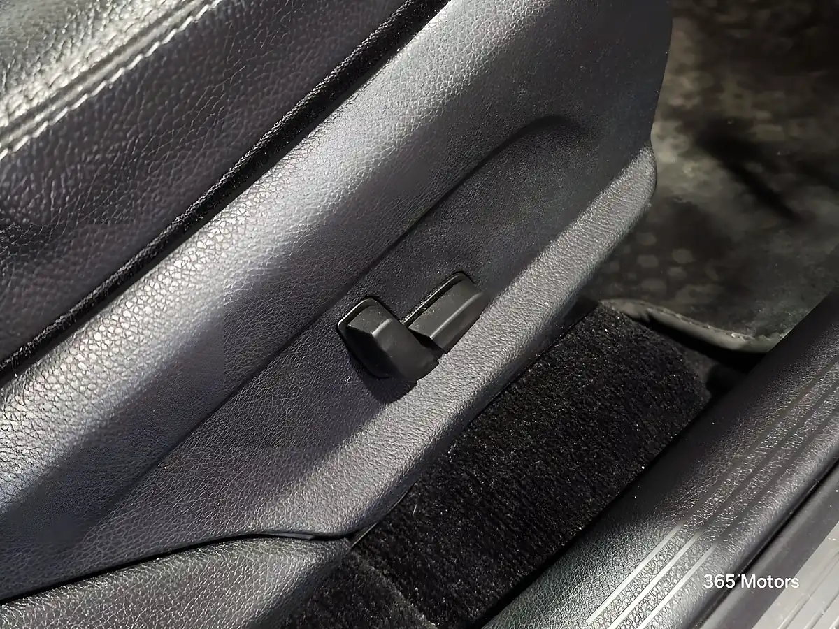 Used 2019 Mercedes Glc Urban Edition Grey - Interior and Exterior details 14