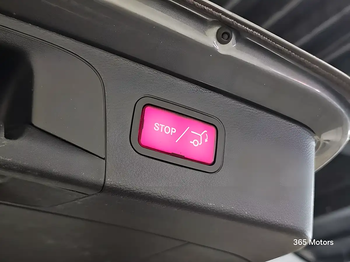 Used 2019 Mercedes Glc Urban Edition Grey - Interior and Exterior details 15