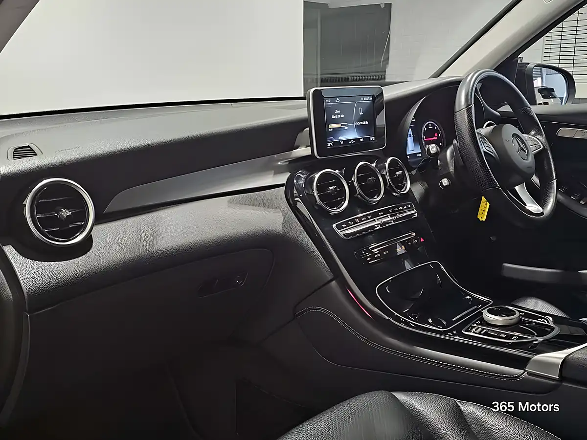 Used 2019 Mercedes Glc Urban Edition Grey - Interior and Exterior details 4