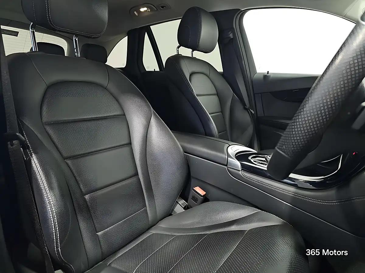 Used 2019 Mercedes Glc Urban Edition Grey - Interior and Exterior details 6