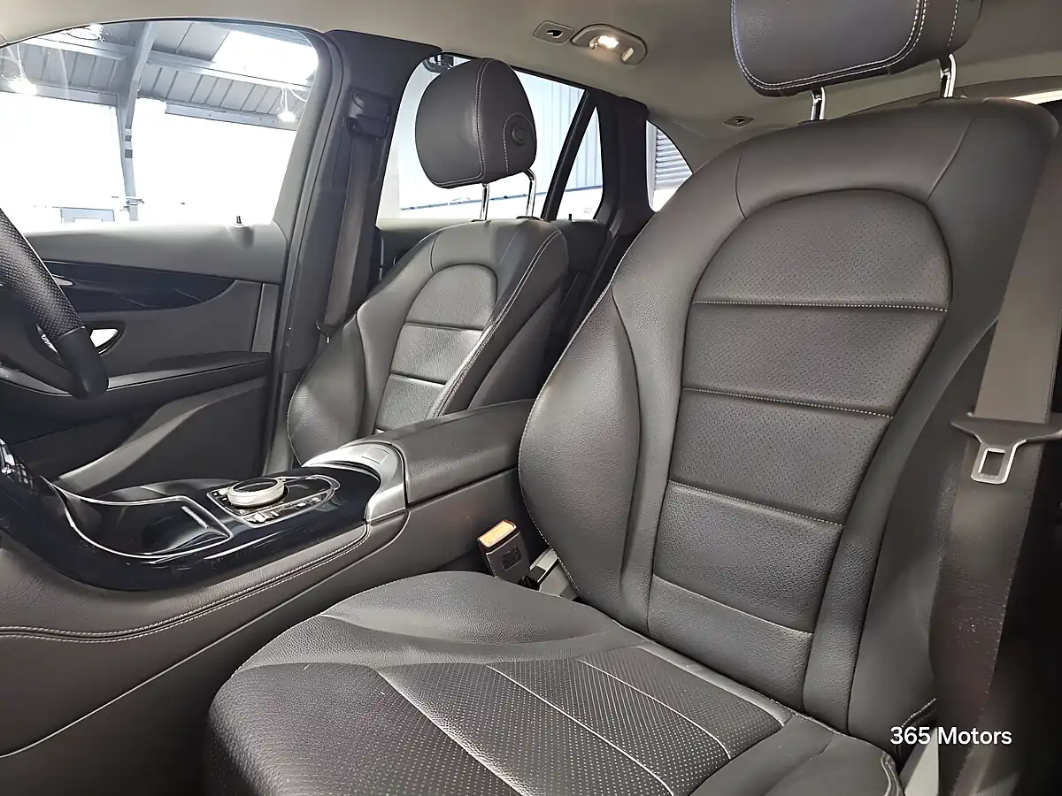 Used 2019 Mercedes Glc Urban Edition Grey - Interior and Exterior details 8