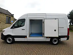 Used 2019 Mercedes Sprinter Mwb Freezer White - Interior and Exterior details 3