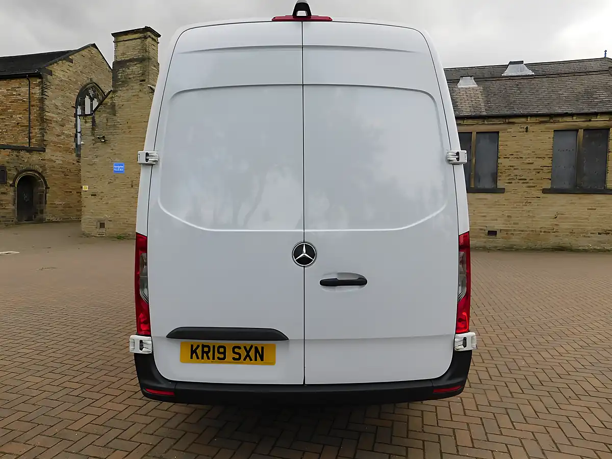 Used 2019 Mercedes Sprinter Mwb Freezer White - Interior and Exterior details 6