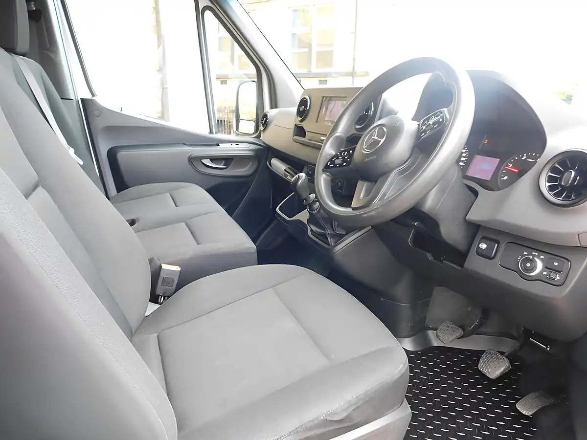Used 2019 Mercedes Sprinter Mwb Freezer White - Interior and Exterior details 8