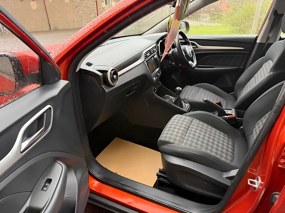 Used 2019 MG Zs Excite Orange - Interior and Exterior details 12
