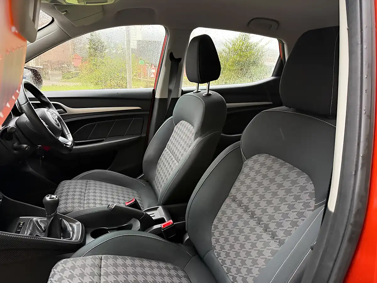 Used 2019 MG Zs Excite Orange - Interior and Exterior details 13