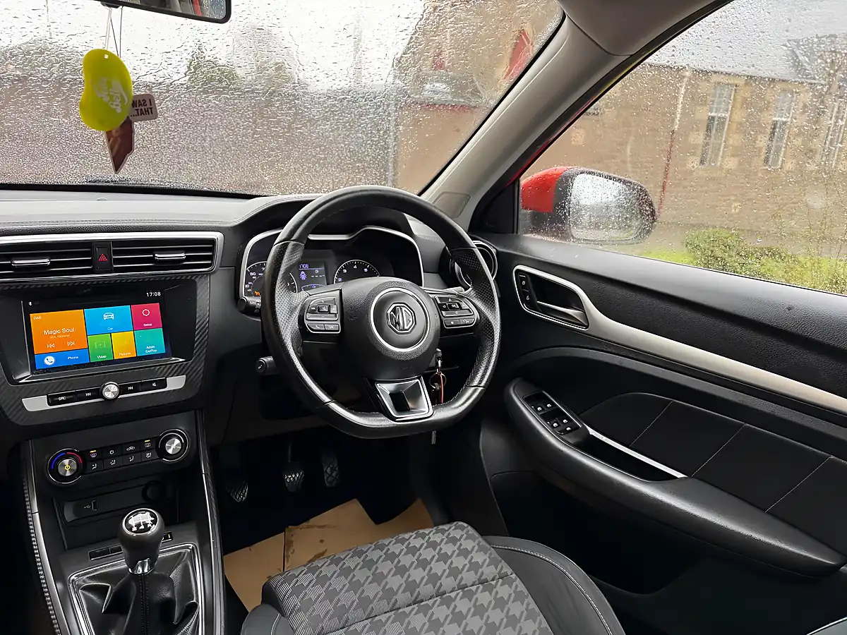 Used 2019 MG Zs Excite Orange - Interior and Exterior details 18