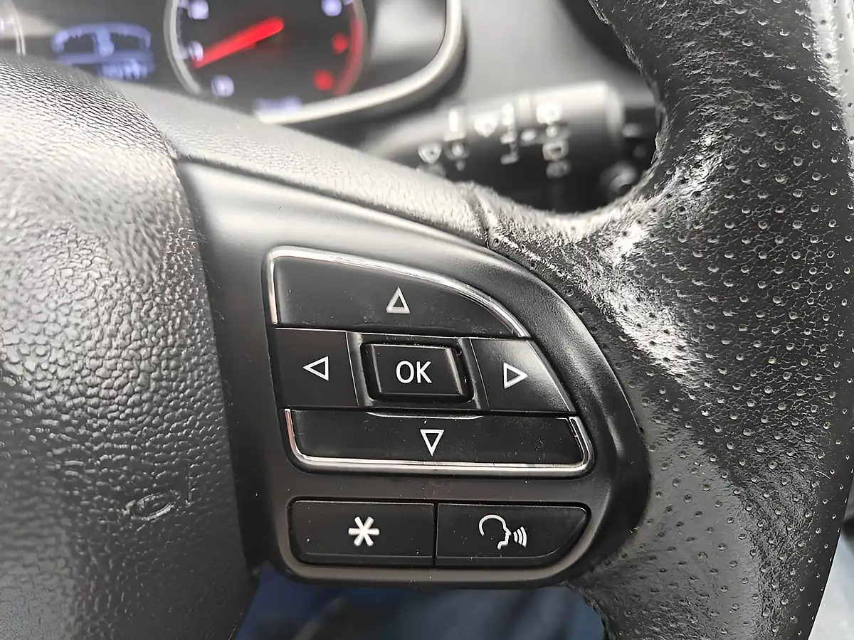 Used 2019 MG ZS Excite Red - Interior and Exterior details 18