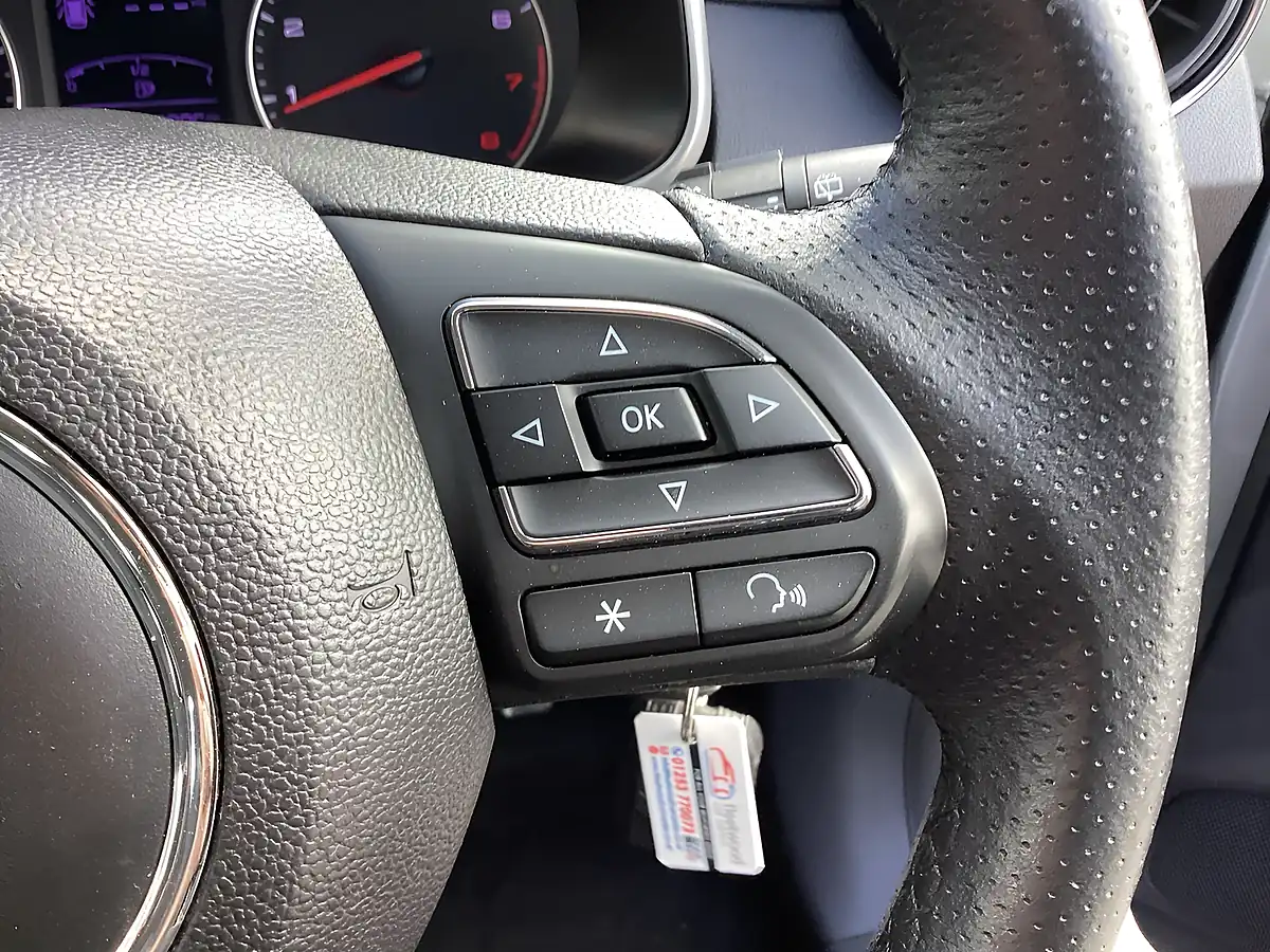 Used 2019 MG Zs Excite White - Interior and Exterior details 12